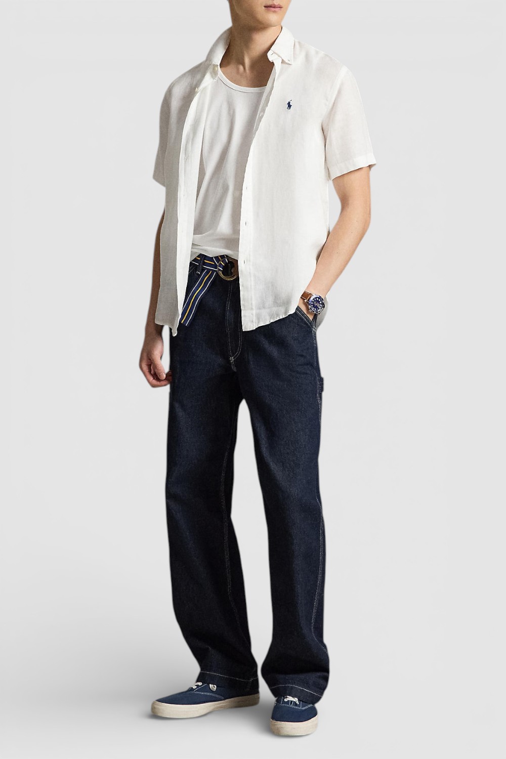 תמונת כל הלוק של חולצה מכופתרת